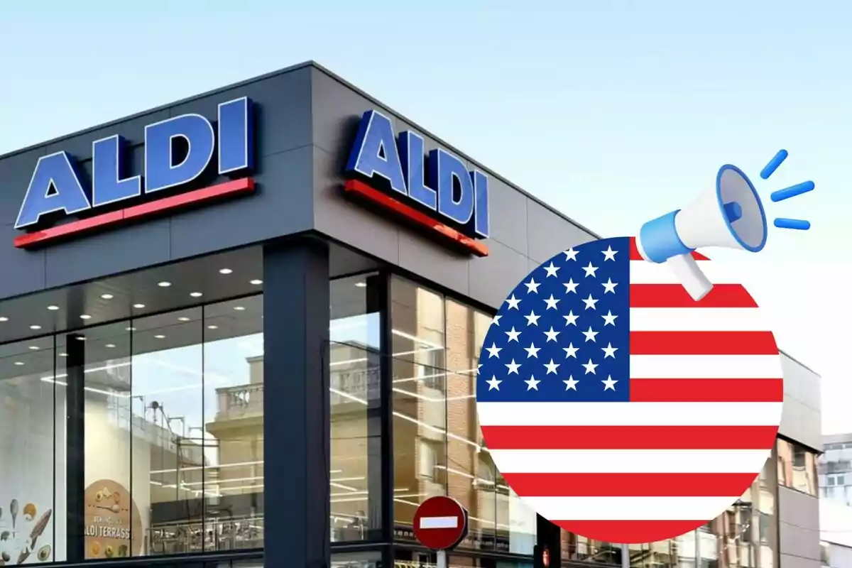 Fachada de una tienda Aldi con un gráfico de un megáfono y la bandera de Estados Unidos.