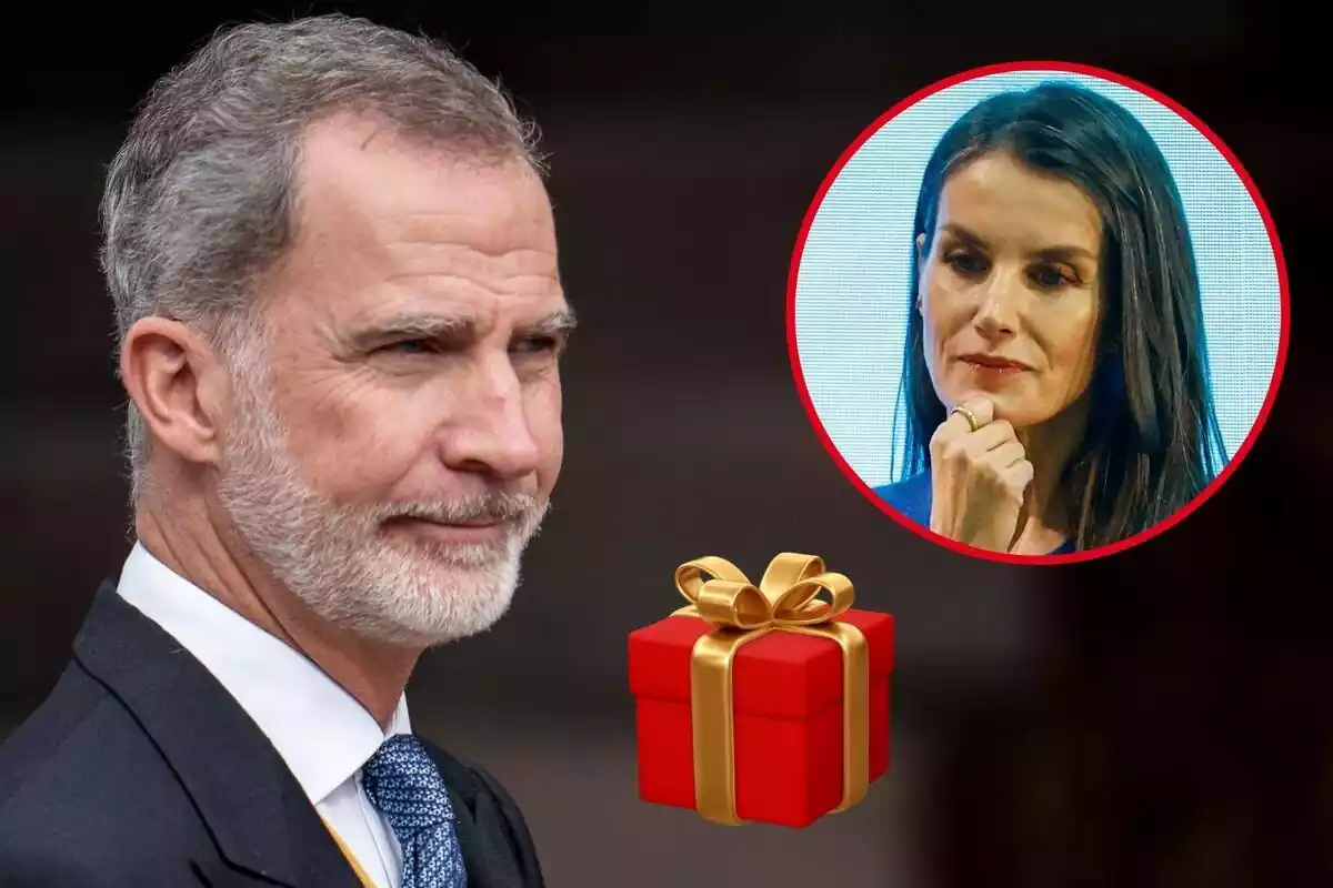 Muntatge amb la cara de Felip en primer pla mirant seriosament una retallada de la cara de Letizia amb la mateixa expressió i un regal vermell al mig