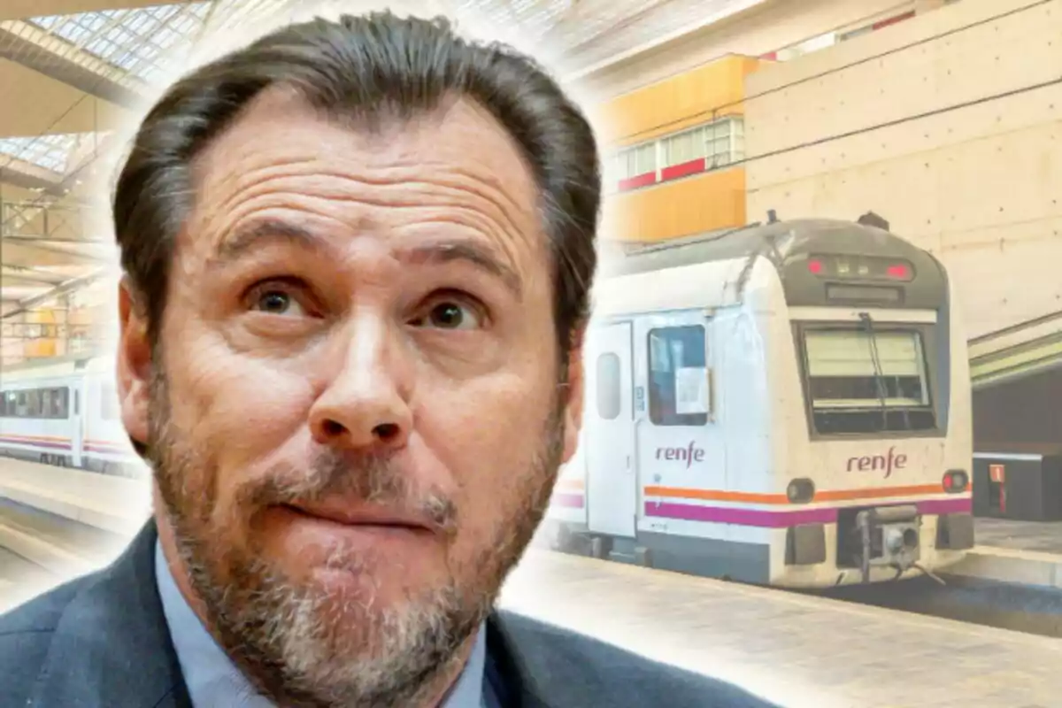 Muntatge de fotos d'Óscar Puente amb expressió pensativa apareix en primer pla mentre un tren de Renfe està estacionat en una estació de tren moderna al fons. Muntatge de fotos d'Óscar Puente amb expressió pensativa apareix en primer pla mentre un tren de Renfe està estacionat en una estació de tren moderna al fons.