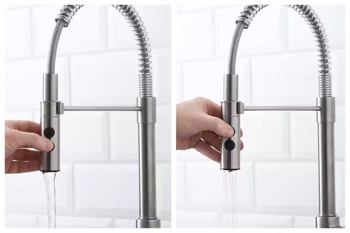 Dos imágenes de un grifo de cocina de acero inoxidable de Ikea con una mano ajustando el flujo de agua, mostrando dos modos diferentes de salida de agua.