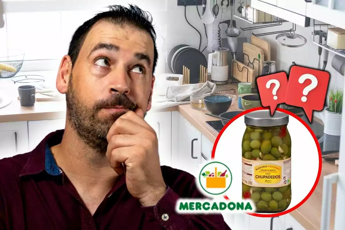 Home pensatiu en una cuina amb un flascó d'olives en un cercle ressaltat i el logotip de Mercadona.