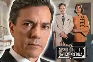 El actor Miguel Hermoso en primer plano con expresión seria y dos personas al fondo vestidas de manera elegante junto a un cartel que dice 