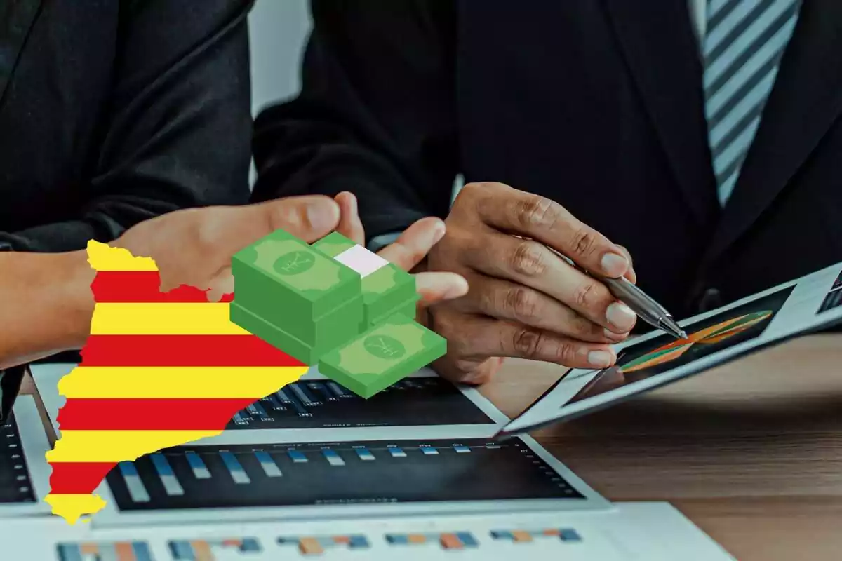 Muntatge amb uns gràfics a mans d'algú, Catalunya amb la bandera pintada i diners