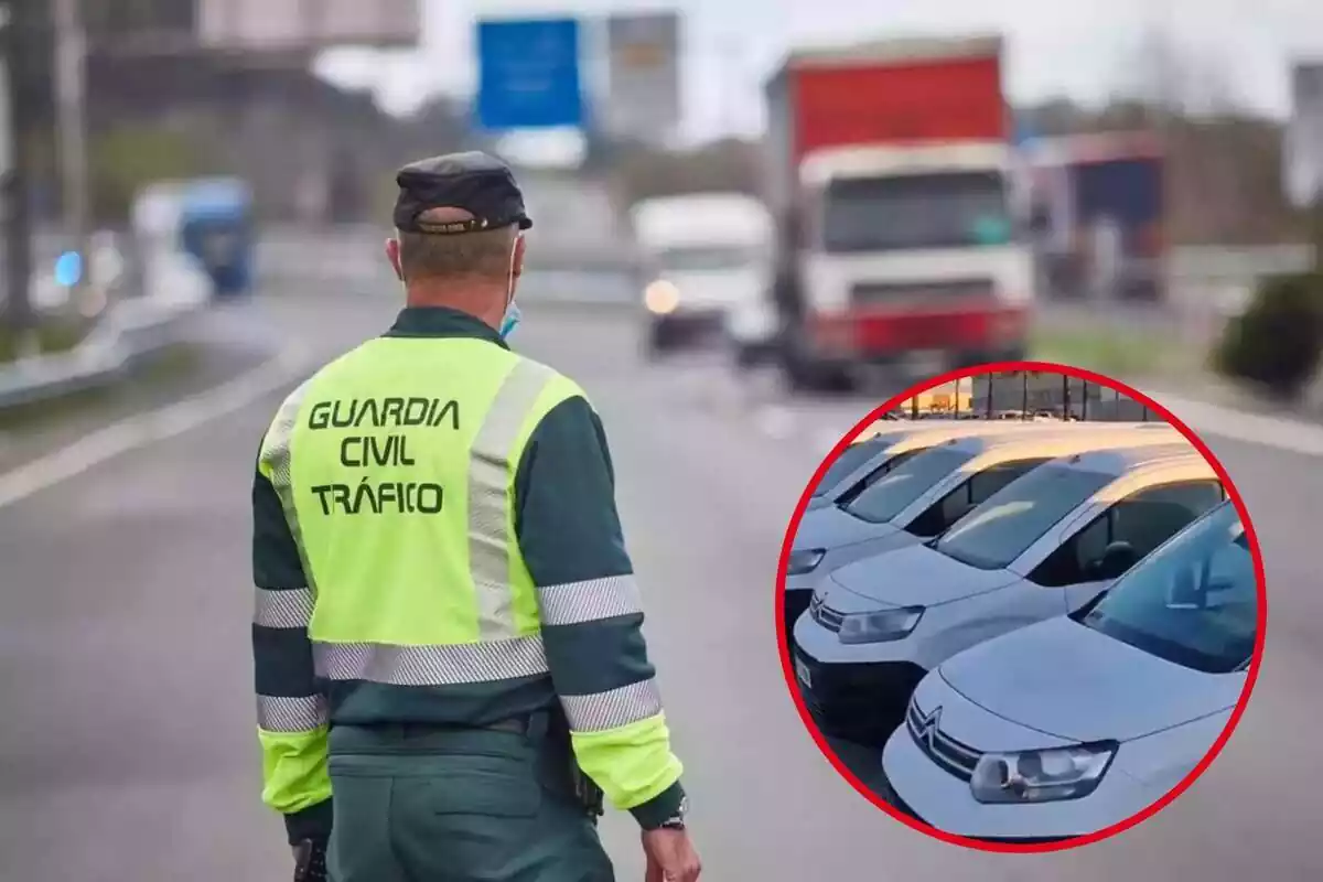 Un guàrdia civil controla el trànsit en una carretera, i al cercle, diverses furgonetes blanques