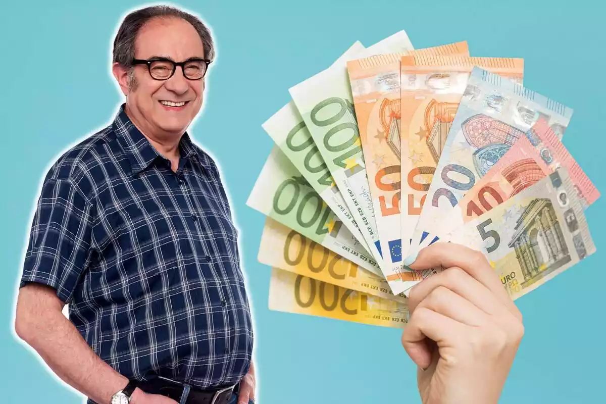 Muntatge d'una persona subjectant diversos bitllets d'euro ia la banda esquerra un home gran somrient
