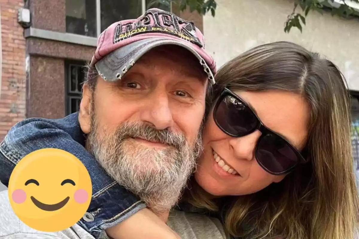 Muntatge de José Luis Gil somrient amb una gorra amb Irene Gil en ulleres de sol abraçant-lo i un emoji feliç