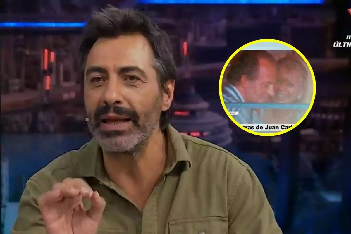 Juan del Val amb barba parlant a El Hormiguero, amb una imatge circular inserida a la cantonada superior dreta que mostra el Rei Juan Carlos i Bárbara Rey abraçades.