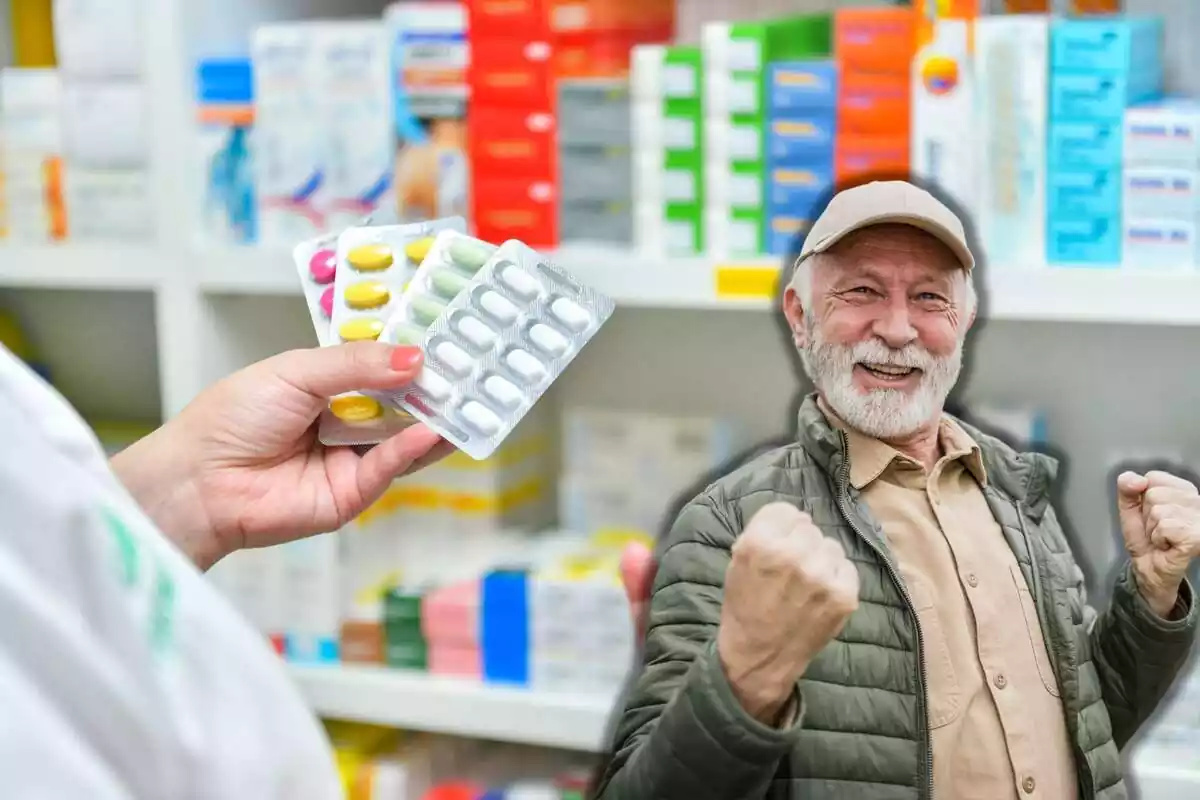 Un pensionista aixeca els braços de joia, i al fons apareixen unes caixes de medicaments en una farmàcia