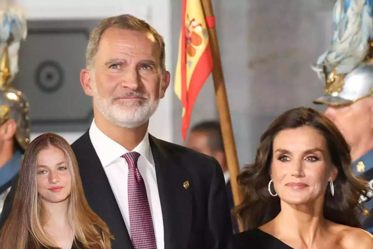 Muntatge amb el rei Felip VI i la reina Letizia somrients junts i Leonor feliç