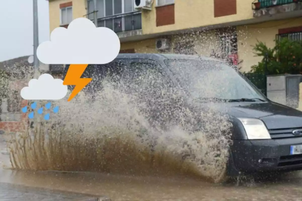 Muntatge amb un cotxe travessant un toll d'aigua i diversos emojis de pluja i trons