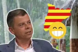 Francesc Mauri con una chaqueta gris y camisa blanca está en primer plano, con un fondo de naturaleza lluviosa y una imagen de la bandera catalana junto a un emoji sonriente.