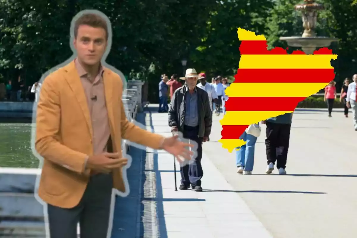 Un home amb jaqueta marró és en primer pla assenyalant cap a un parc on caminen diverses persones i sobre la imatge apareix un mapa amb els colors de la bandera catalana.