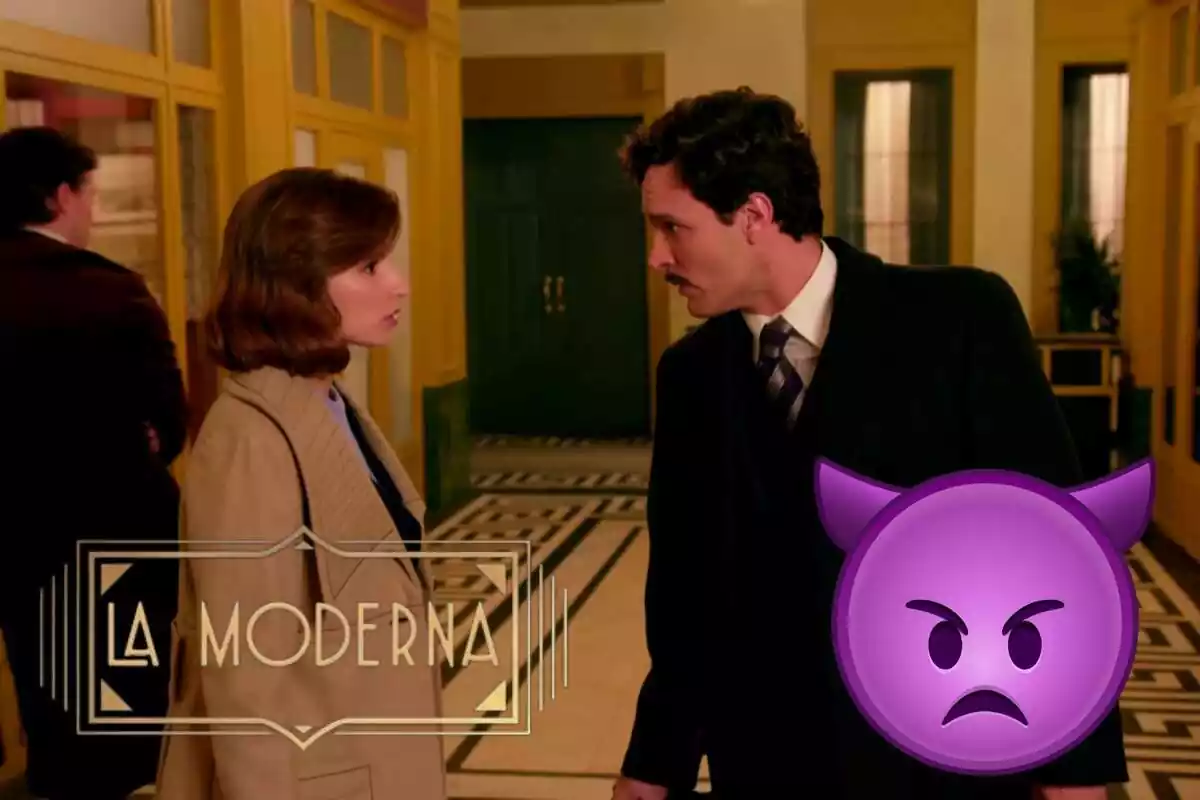 Muntatge de 'La Moderna' amb Matilde i Íñigo parlant seriosos, el logo de la sèrie i un emoji lila enfadat amb banyes