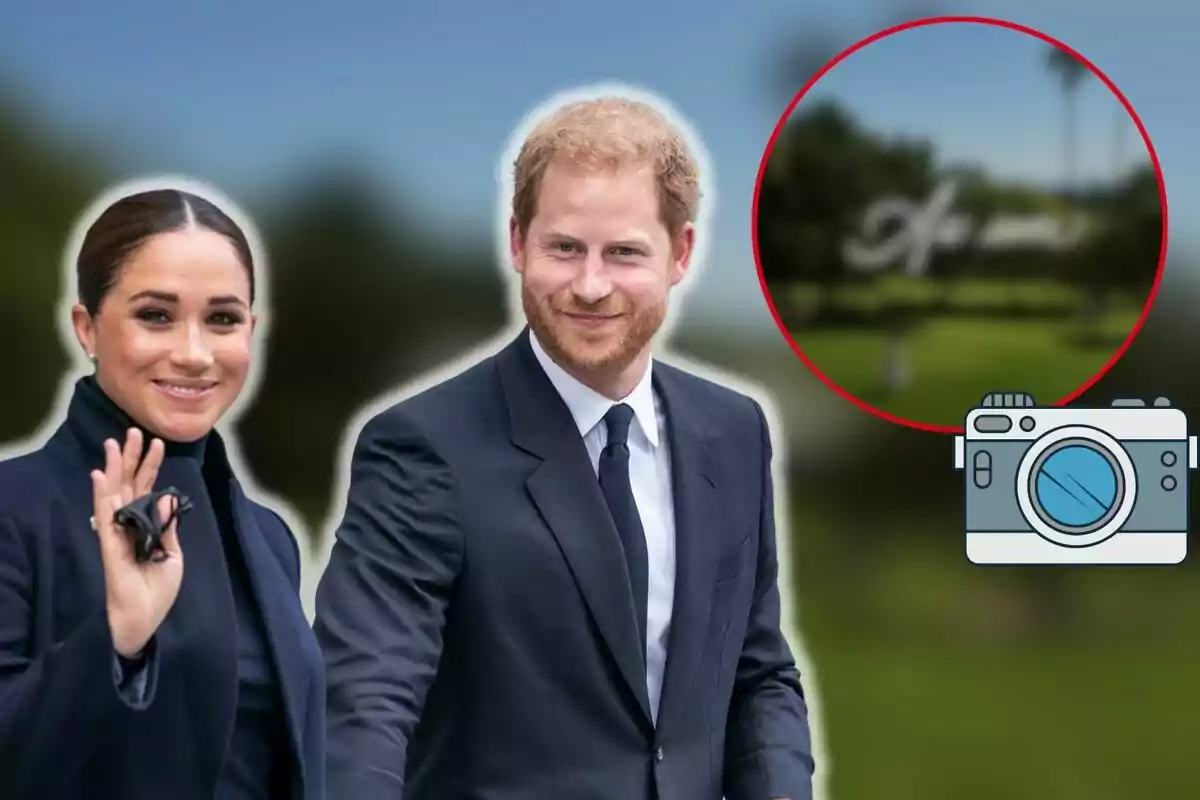 Meghan Markle y el príncipe Harry sonriente caminando al aire libre con un fondo desenfocado y un icono de cámara.