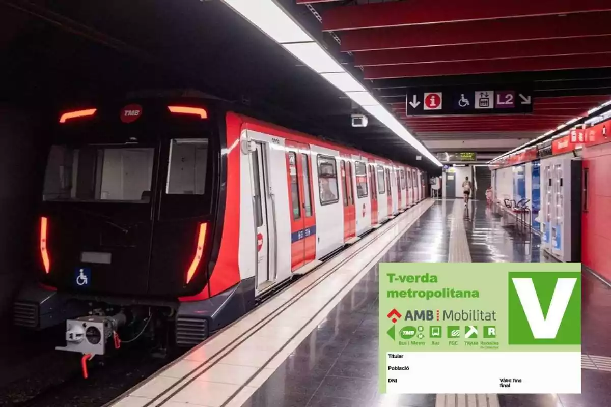 Muntatge amb un metro a l'andana de Barcelona i la targeta T-verde