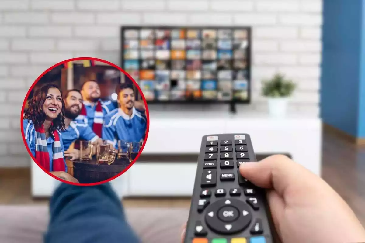 Montaje de una persona delante de la televisión con un mando y la imagen de unos amigos disfrutando Montaje de una persona delante de la televisión con un mando y la imagen de unos amigos disfrutando