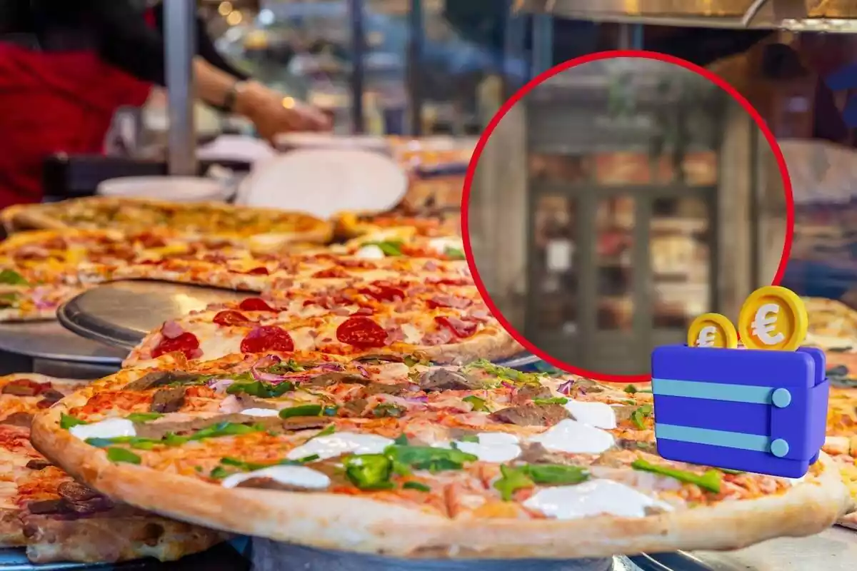Muntatge d´un taulell de pizzes, porta de Parking Pizza Barcelona desenfocat i una cartera amb monedes d´euro