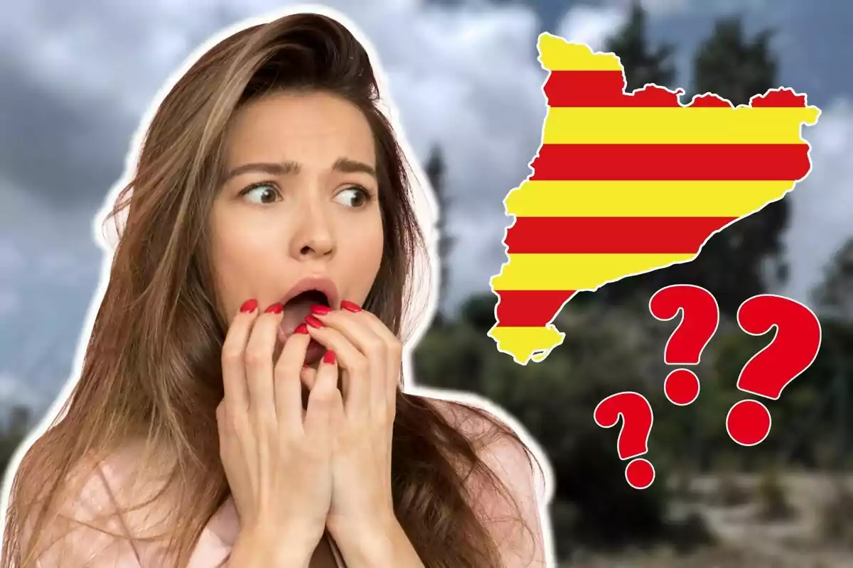 Dona amb expressió de sorpresa o de por al costat d'un mapa de Catalunya amb signes d'interrogació.