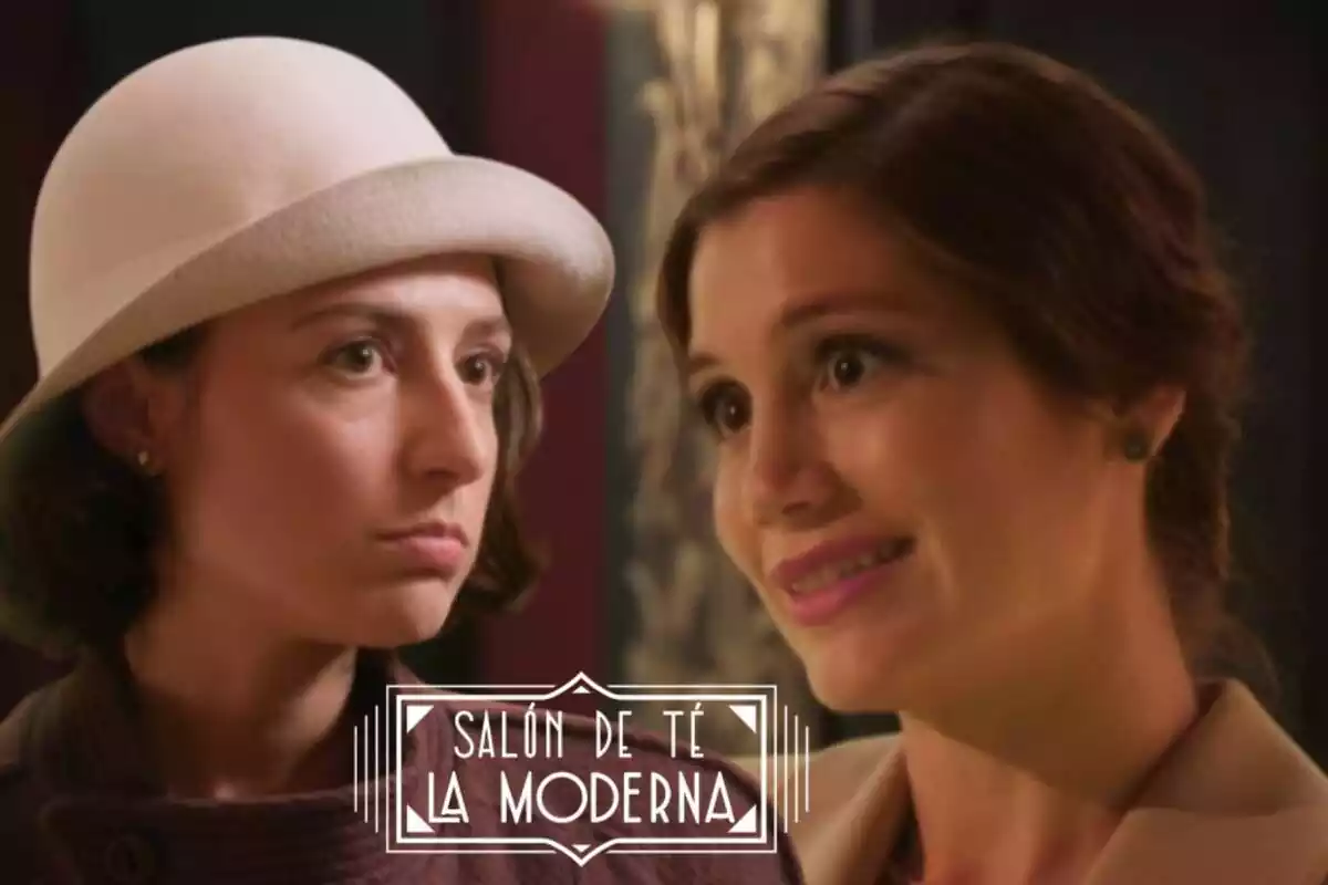 Muntatge de 'La Moderna' amb Inés amb un barret blanc i Olga parlant