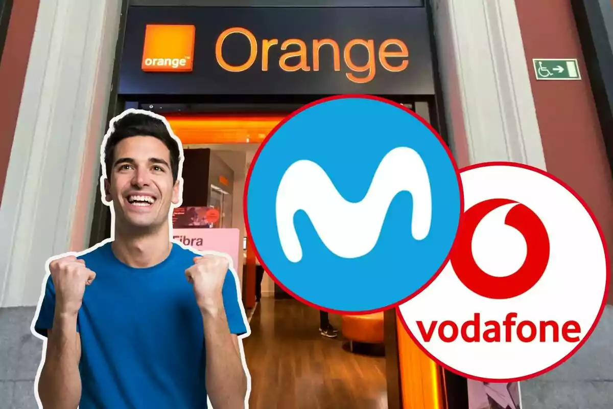 Un home somrient amb samarreta blava davant d'una botiga d'Orange, amb els logotips de Movistar i Vodafone superposats.