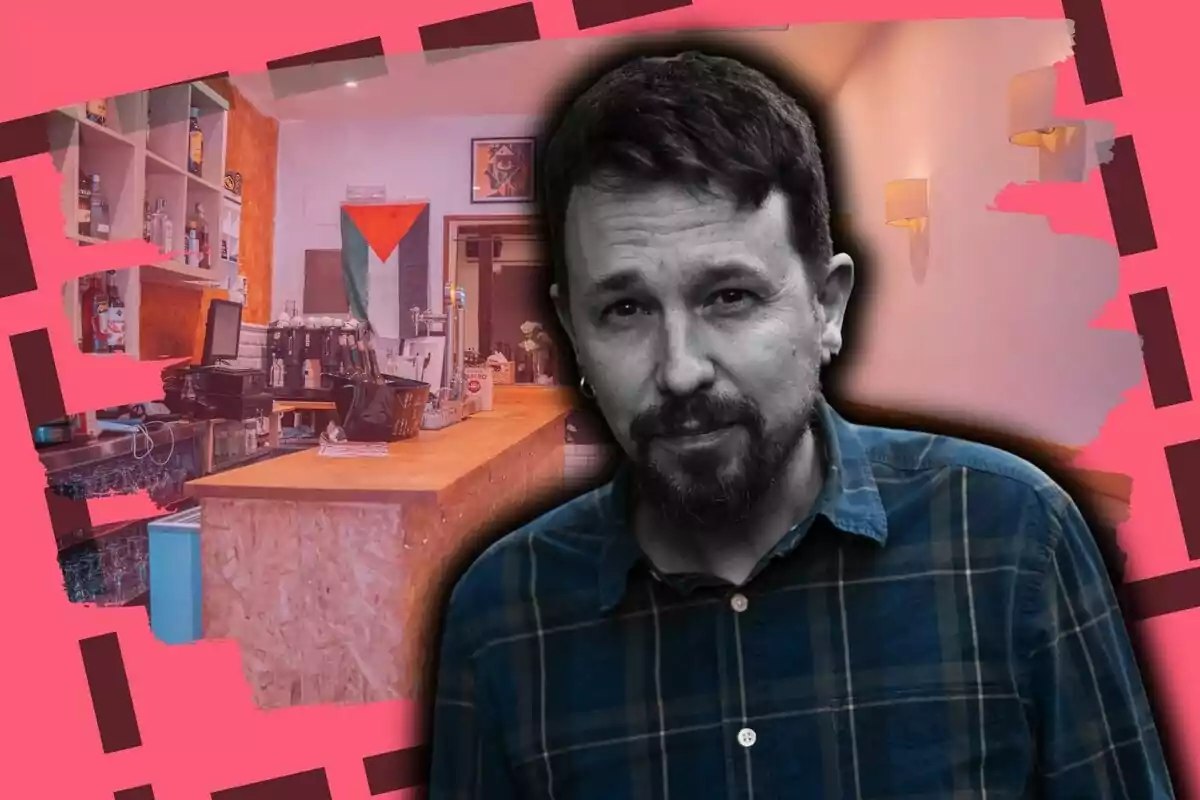 Un home amb barba i camisa de quadres apareix en primer pla en blanc i negre, mentre que de fons es veu un bar amb una bandera a la paret i un disseny gràfic en tons rosats.