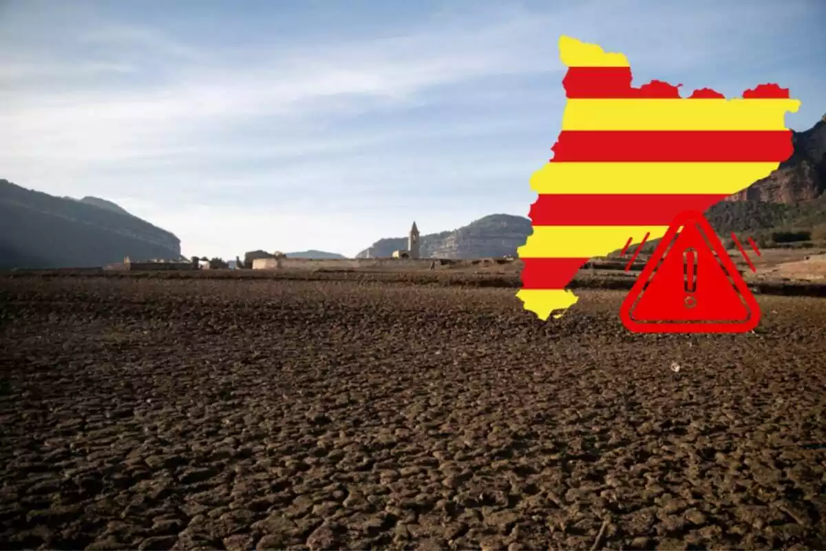 Muntatge del pantà de Sau sec, la silueta de Catalunya amb la bandera i un senyal d'alarma