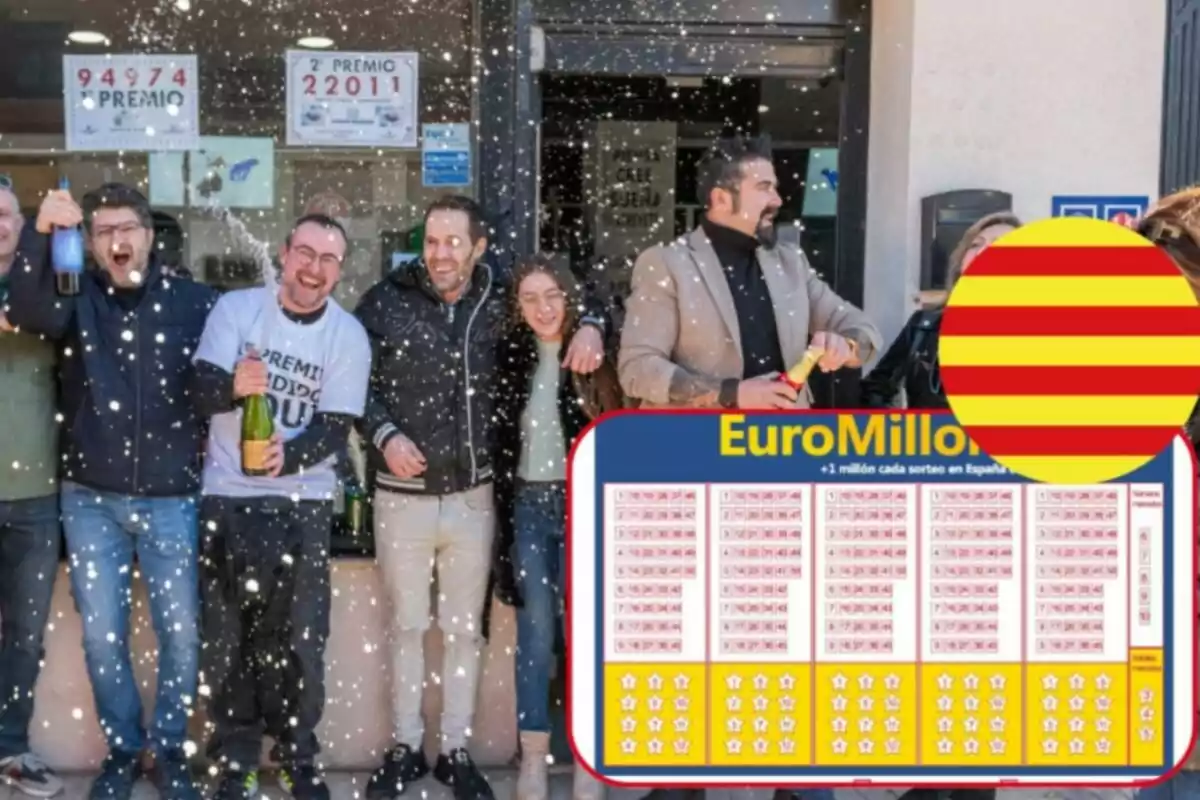 Un grup de persones celebra amb ampolles de xampany davant d'una administració de loteria, amb cartells que indiquen els números guanyadors i una butlleta d'EuroMillones en primer pla.