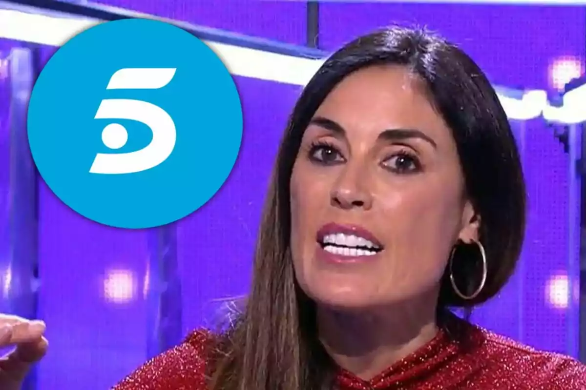 Isabel Rábago parlant en un programa de televisió amb el logotip de Telecincoo a la cantonada.