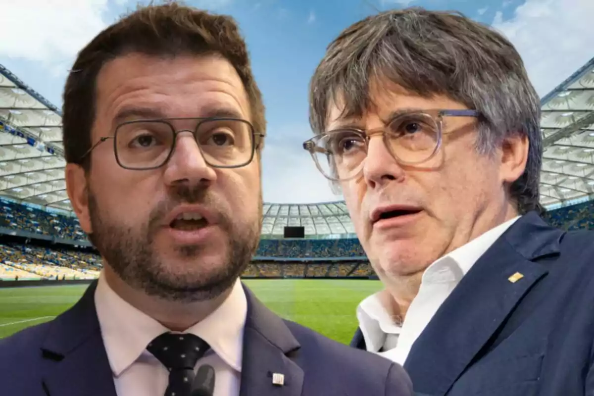 Puigdemont i Pere Aragonés en un estadi de futbol.