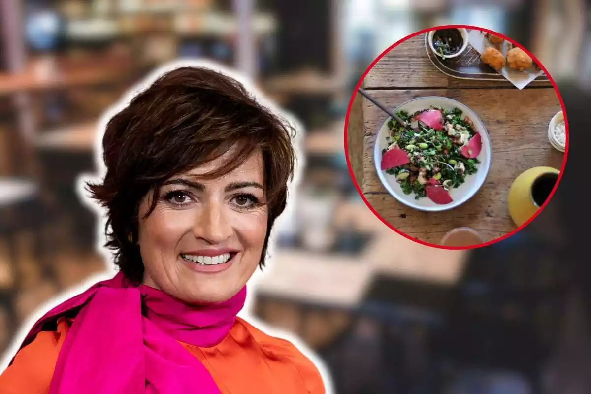 Muntatge d'un restaurant desenfocat, la Sílvia Abril somrient amb un llaç rosa al coll i plats de menjar sobre una taula