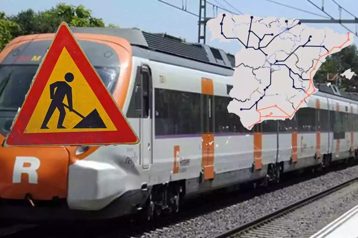 Muntatge de tren de Rodalies de Catalunya de fons amb senyal d'obres i mapa del corredor del Mediterrani