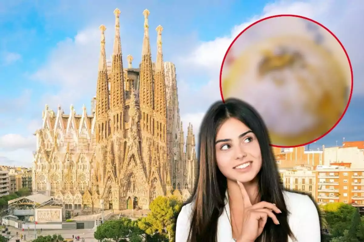 Una dona somrient amb la Sagrada Família de fons i un cercle vermell amb una imatge borrosa a la cantonada superior dreta.