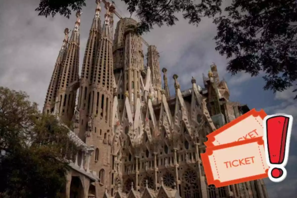 Muntatge amb la Sagrada Família, dos tiquets i una exclamació
