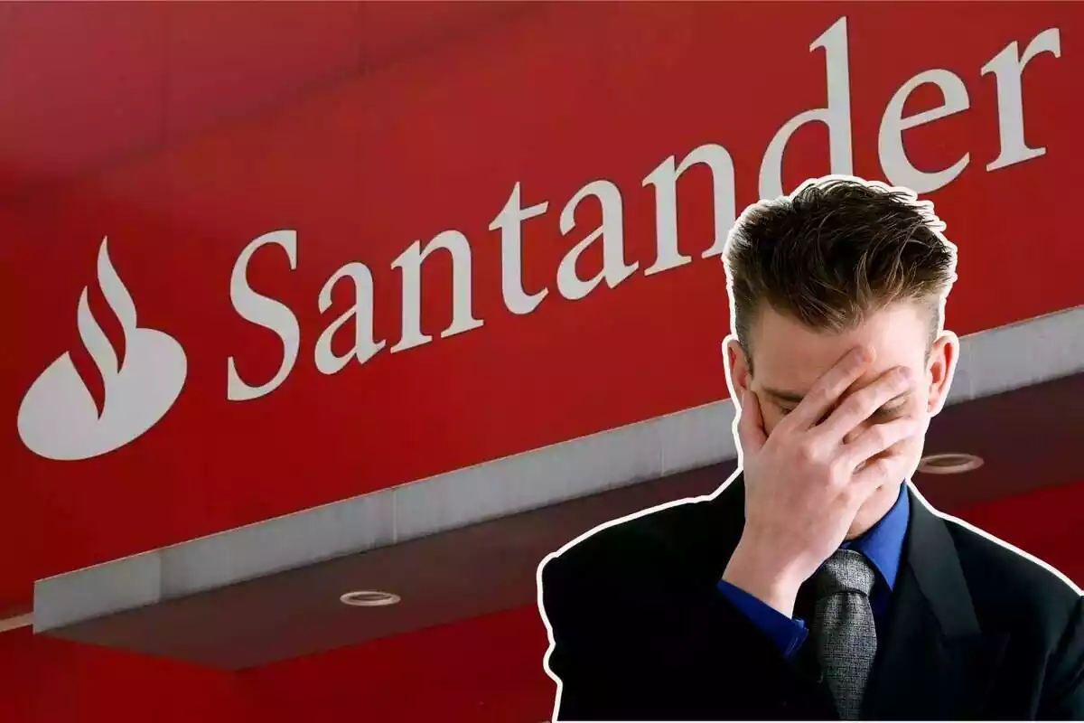 Un home es lamenta amb les mans a la cara, amb un rètol del Banco Santander al fons