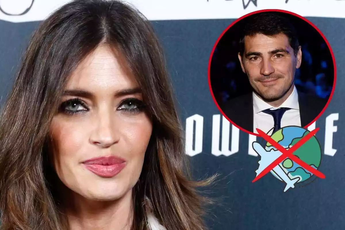 Muntatge de Sara Carbonero somrient, Iker Casillas somrient en vestit i corbata i una icona del món amb un avió i una creu vermella a sobre