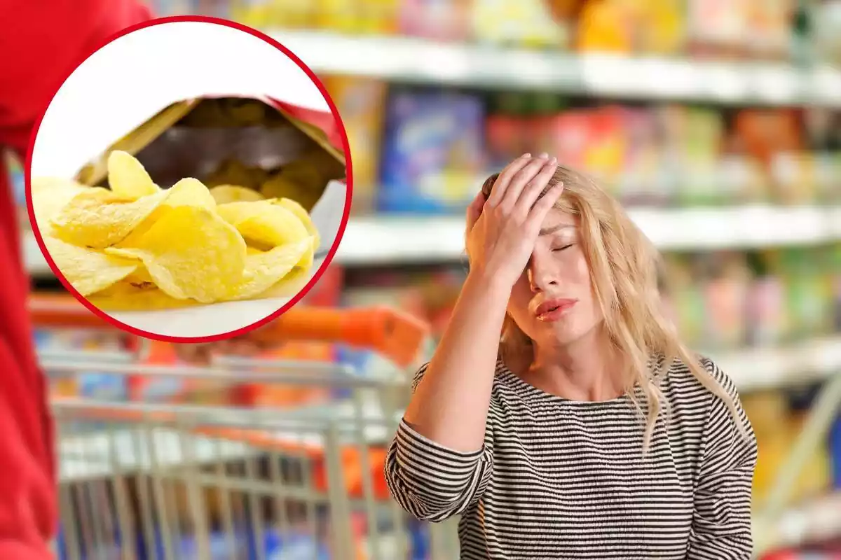 Muntatge fons difús de persona empenyent carret de la compra a supermercat, dona amb la mà al cap lamentant-se i cercle amb bossa de patates oberta