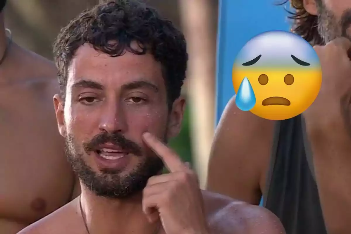 Joshua Velázquez assenyala la seva galta mentre un emoji de preocupació amb una gota de suor apareix al costat. Joshua Velázquez assenyala la seva galta mentre un emoji de preocupació amb una gota de suor apareix al costat.