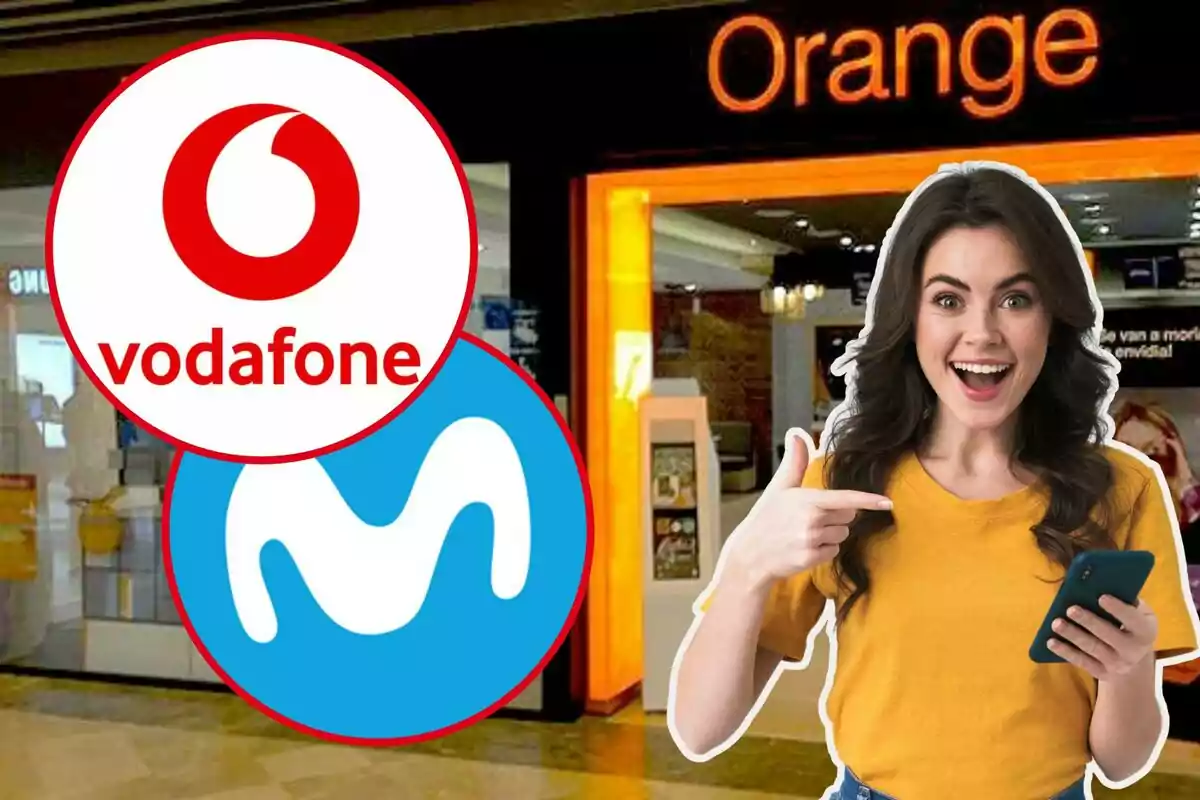 Una dona somrient amb una samarreta groga sosté un telèfon mòbil mentre assenyala cap a ell, amb els logotips de Vodafone i Movistar superposats i una botiga d'Orange de fons.