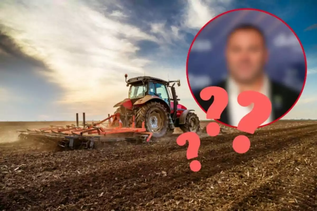 Un tractor treballant en un camp amb una borrosa imatge d'una persona envoltada de signes d'interrogació.