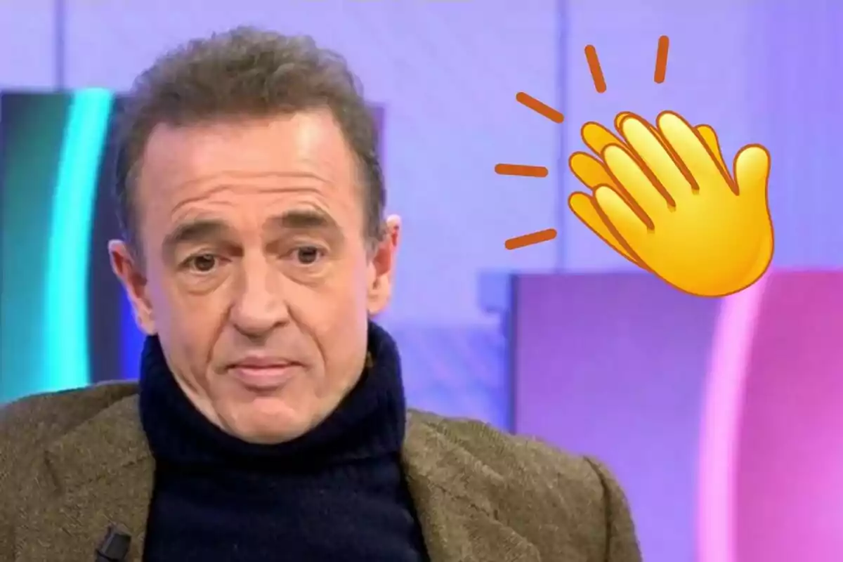 Alessandro Lequio con suéter oscuro y chaqueta marrón aparece en un programa de televisión con un emoji de aplauso superpuesto a su lado.