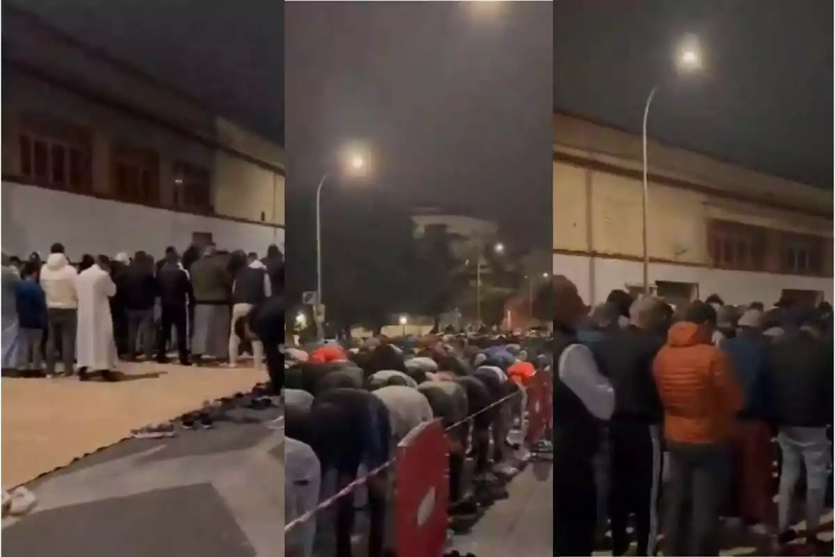 Muntatge d'un vídeo de musulmans resant al mig d'un carrer a Tarrassa