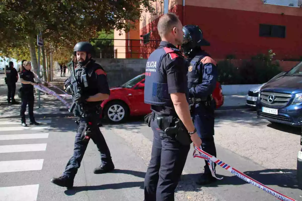 Agents dels Mossos d'Esquadra armats al tiroteig de Campclar, Tarragona