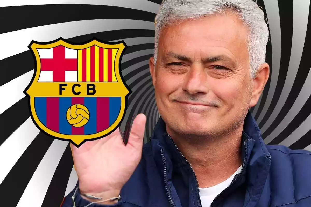 José Mourinho somrient al costat de l'escut del FC Barcelona