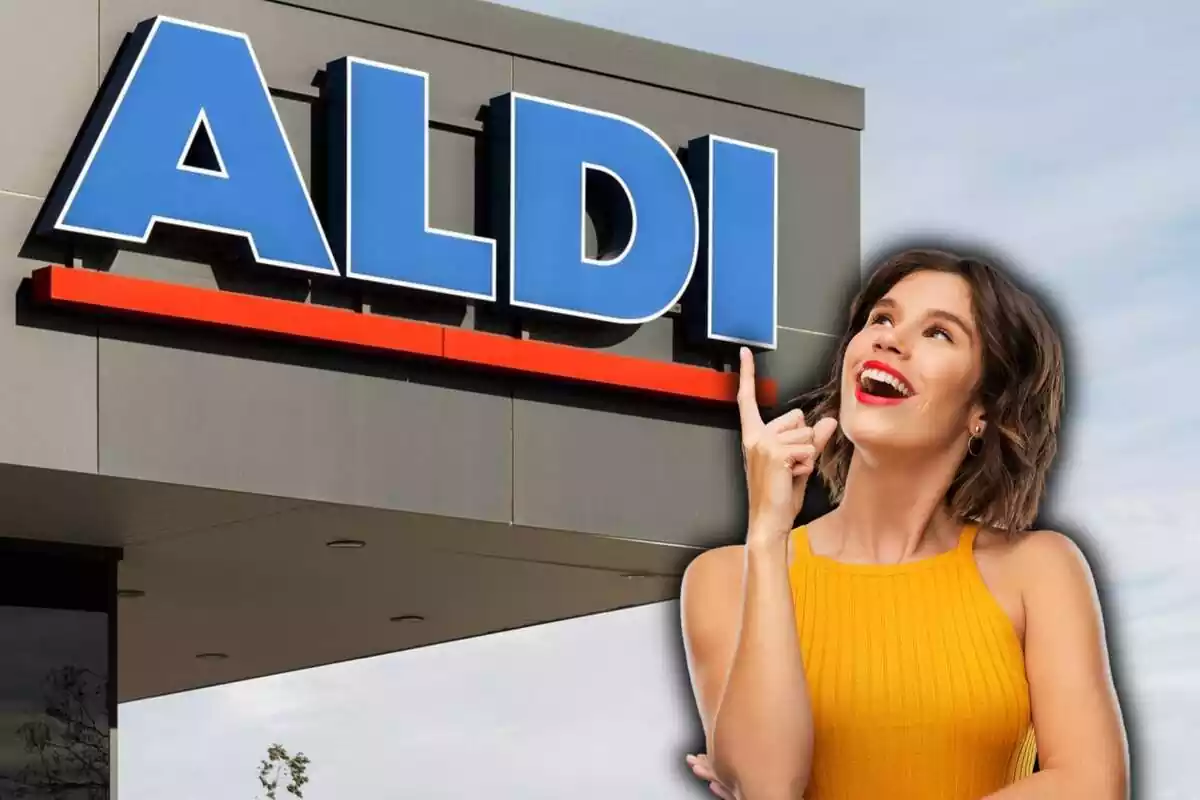 Dona feliç assenyalant rètol d'Aldi