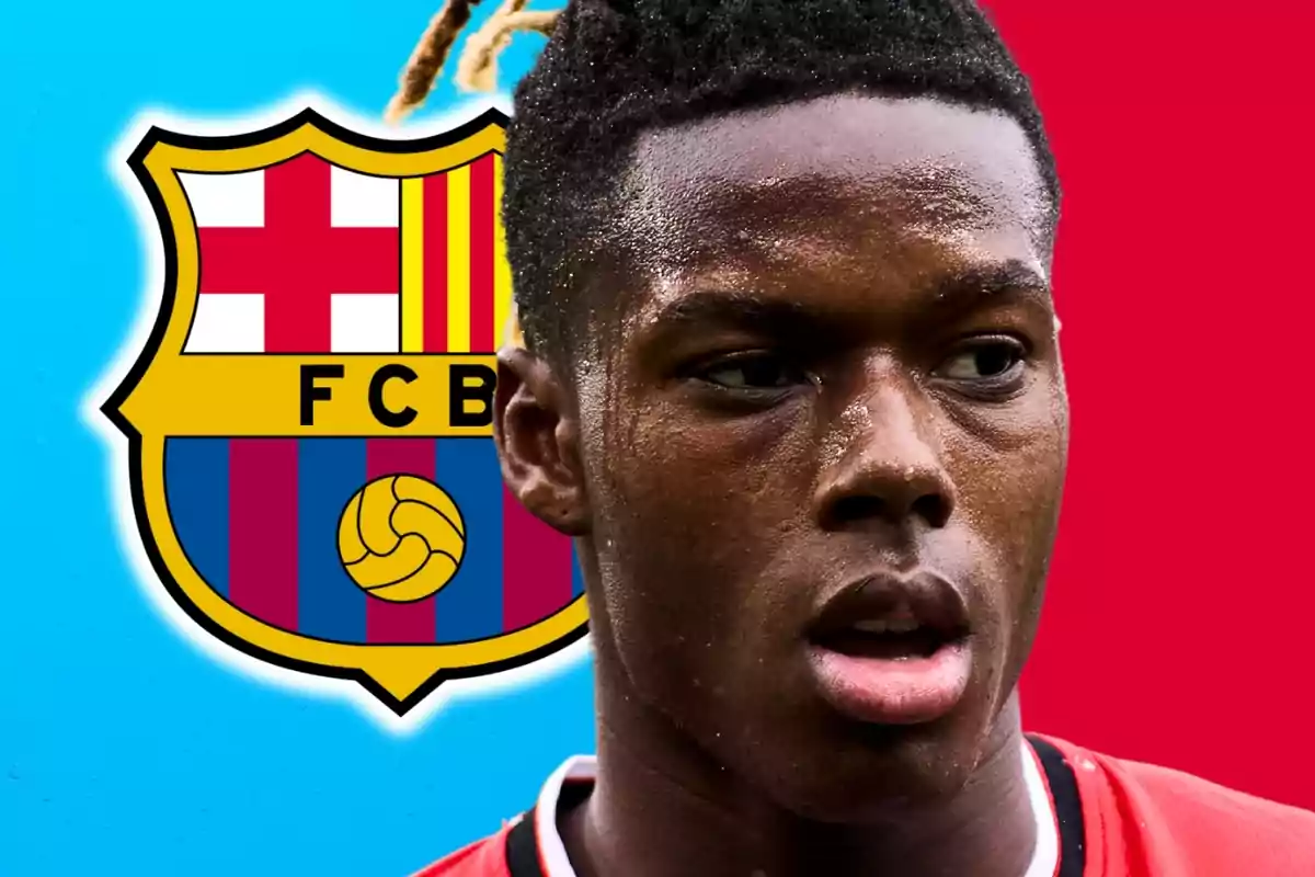 Un jugador de futbol amb l'escut del FC Barcelona de fons.