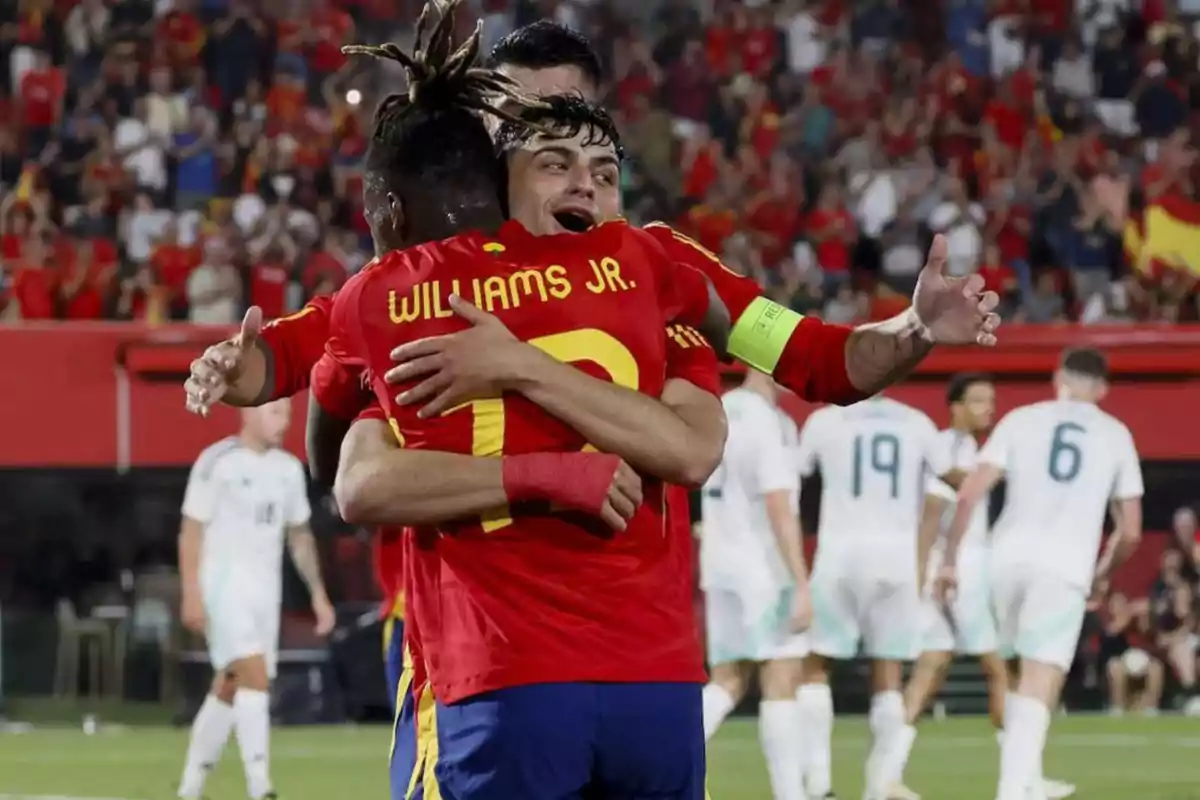 Nico Williams i Pedri celebren un gol amb la selecció espanyola Nico Williams i Pedri celebren un gol amb la selecció espanyola
