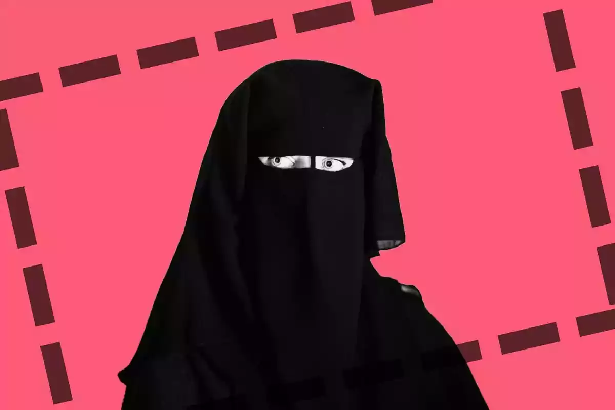 Imatge d´una dona amb niqab en blanc i negre i amb un fons de color vermell