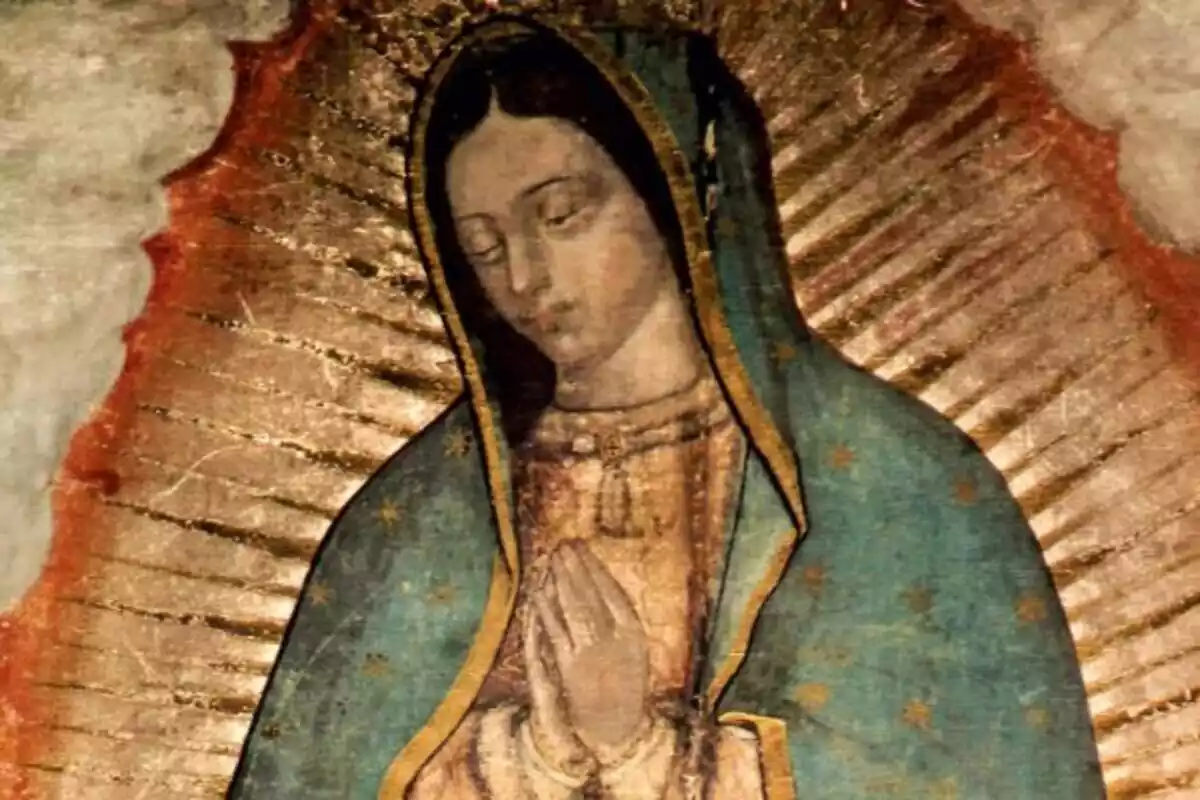 Primer pla a color de La nostra Senyora de Guadalupe