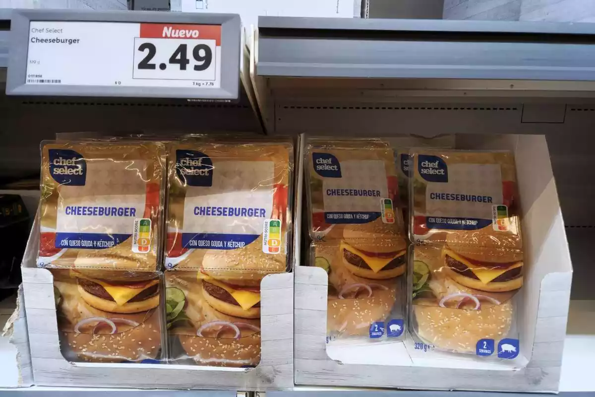 Nova cheeseburger amb formatge gouda i kétchup que ha posat Lidl a la venda