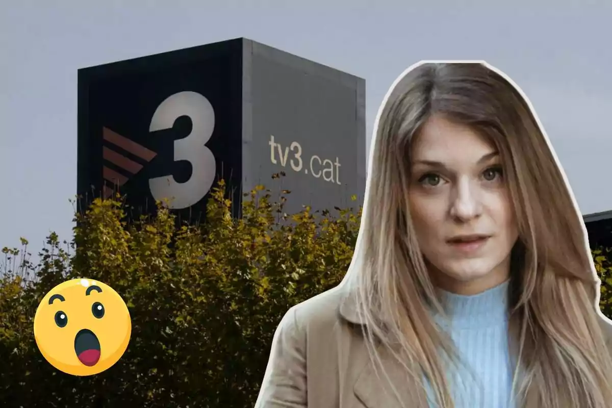 Una dona amb expressió sorpresa davant d'un edifici amb el logotip de TV3 i la URL tv3.cat